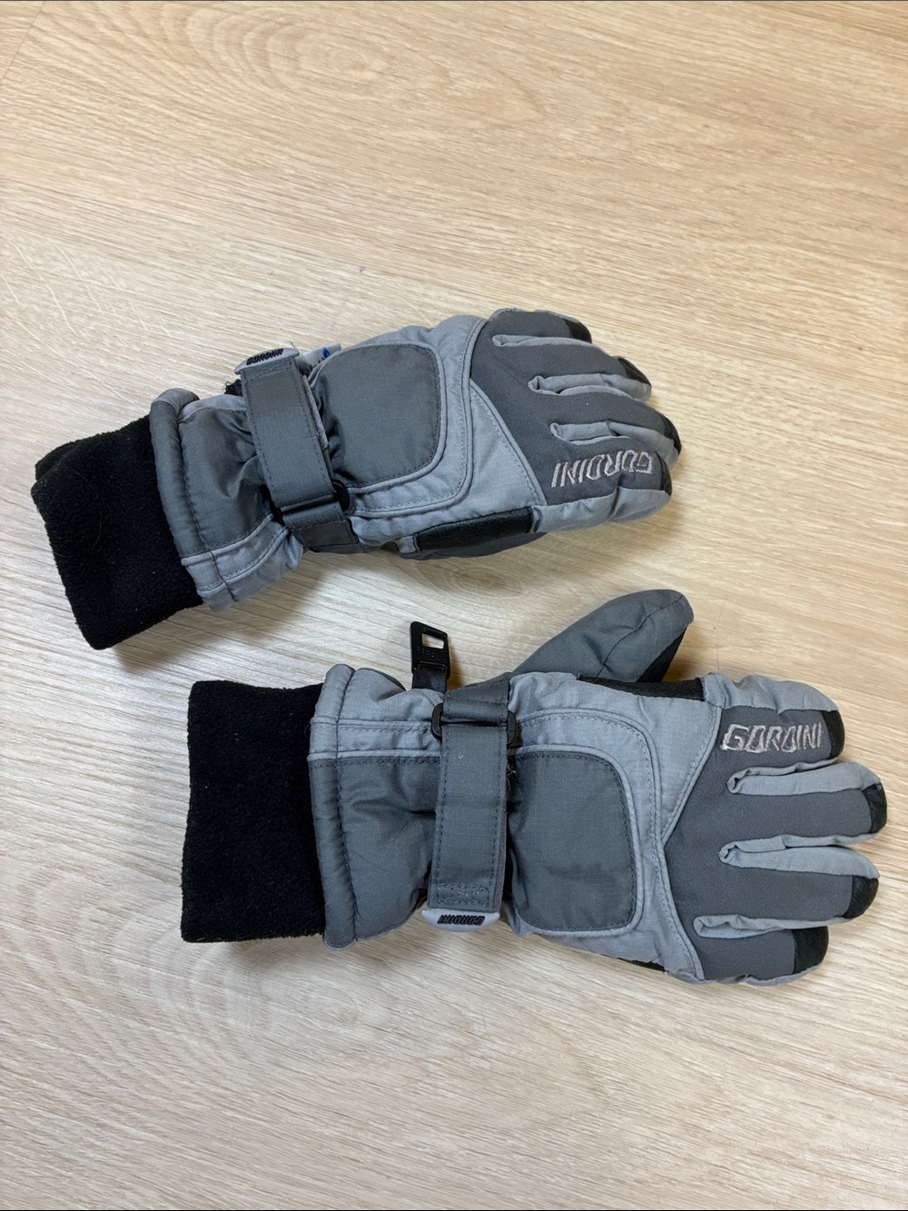 Gordini Juniors’ XS 3-5T Gray Cold-Weather Insulated Gloves Adjustable Wrists